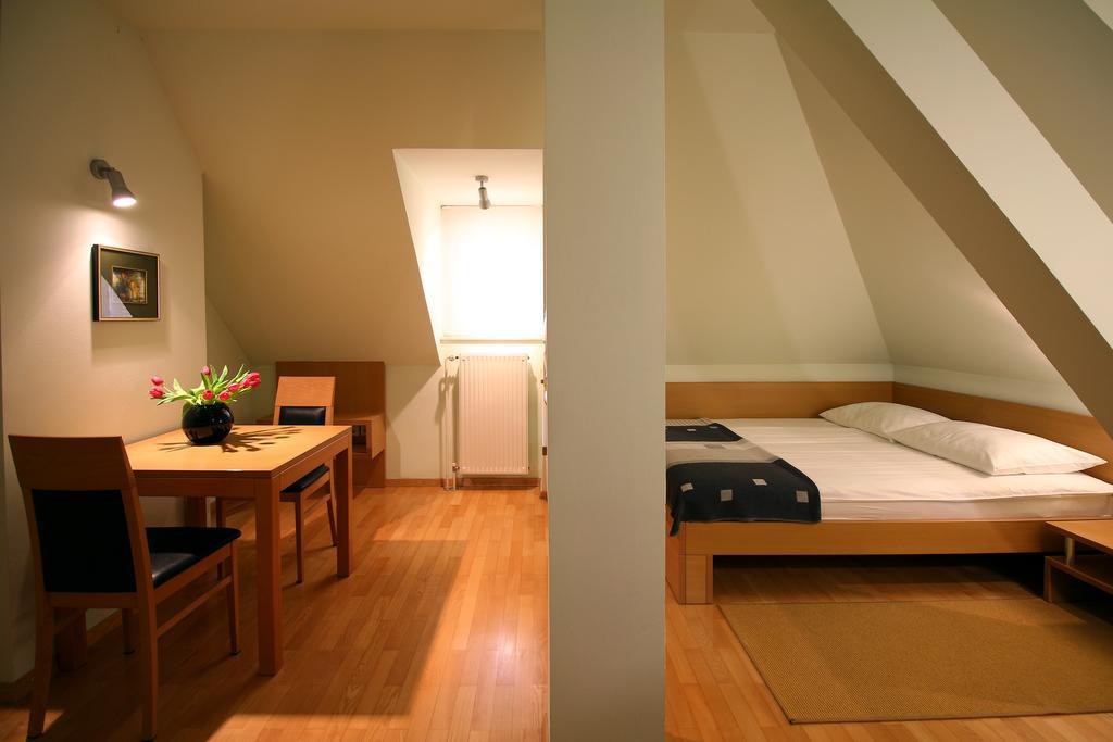 Apartments Villa Boltez Kranj Room photo